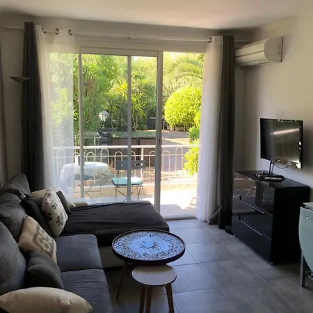 Only 60m To The Beach, 2 Bedroom Cozy Apartment, 80m2 Big Garden, Very