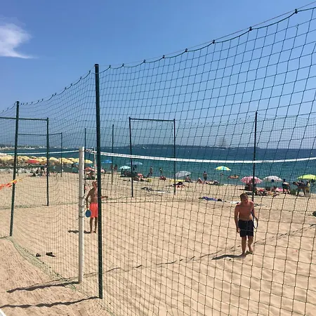 Only 60m To The Beach, 2 Bedroom Cozy Apartment, 80m2 Big Garden, Very カンヌ