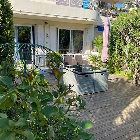 アパート Only 60m To The Beach, 2 Bedroom Cozy Apartment, 80m2 Big Garden, Very カンヌ