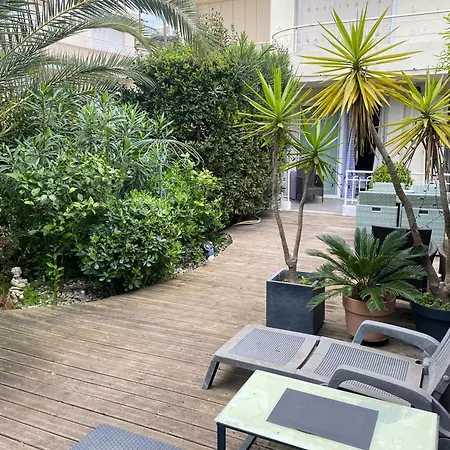 Stylish Apartment,only 60m To Sandy Beach, Privat 80m2 Garden, Location Cannes