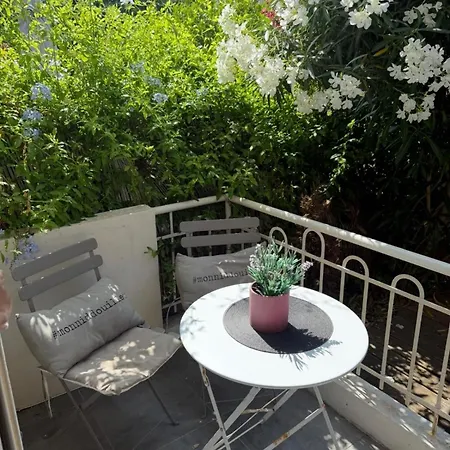 Stylish Apartment,only 60m To Sandy Beach, Privat 80m2 Garden, Location