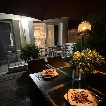Stylish Apartment,only 60m To Sandy Beach, Privat 80m2 Garden, Location