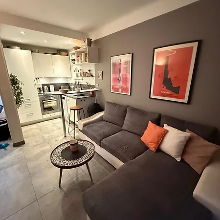 Stylish Apartment,only 60m To Sandy Beach, Privat 80m2 Garden, Location 公寓