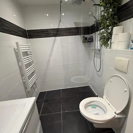 公寓 Stylish Apartment,only 60m To Sandy Beach, Privat 80m2 Garden, Location