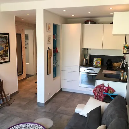 Appartement Stylish Apartment,only 60m To Sandy Beach, Privat 80m2 Garden, Location Cannes